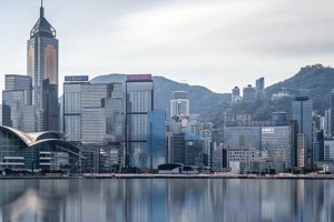 百威之后阿里之前，多空交战香港IPO下半场 